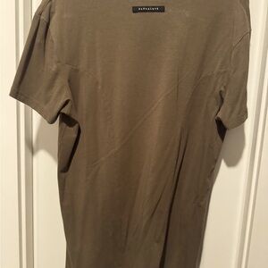 Alphalete Men’s V-neck Short sleeve T-shirt